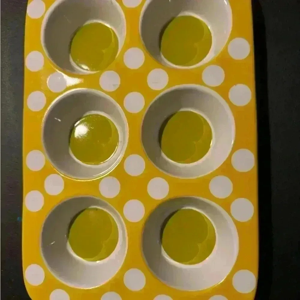 NWOT Cupcakes and Cartwheels Ceramic Cupcake Pan